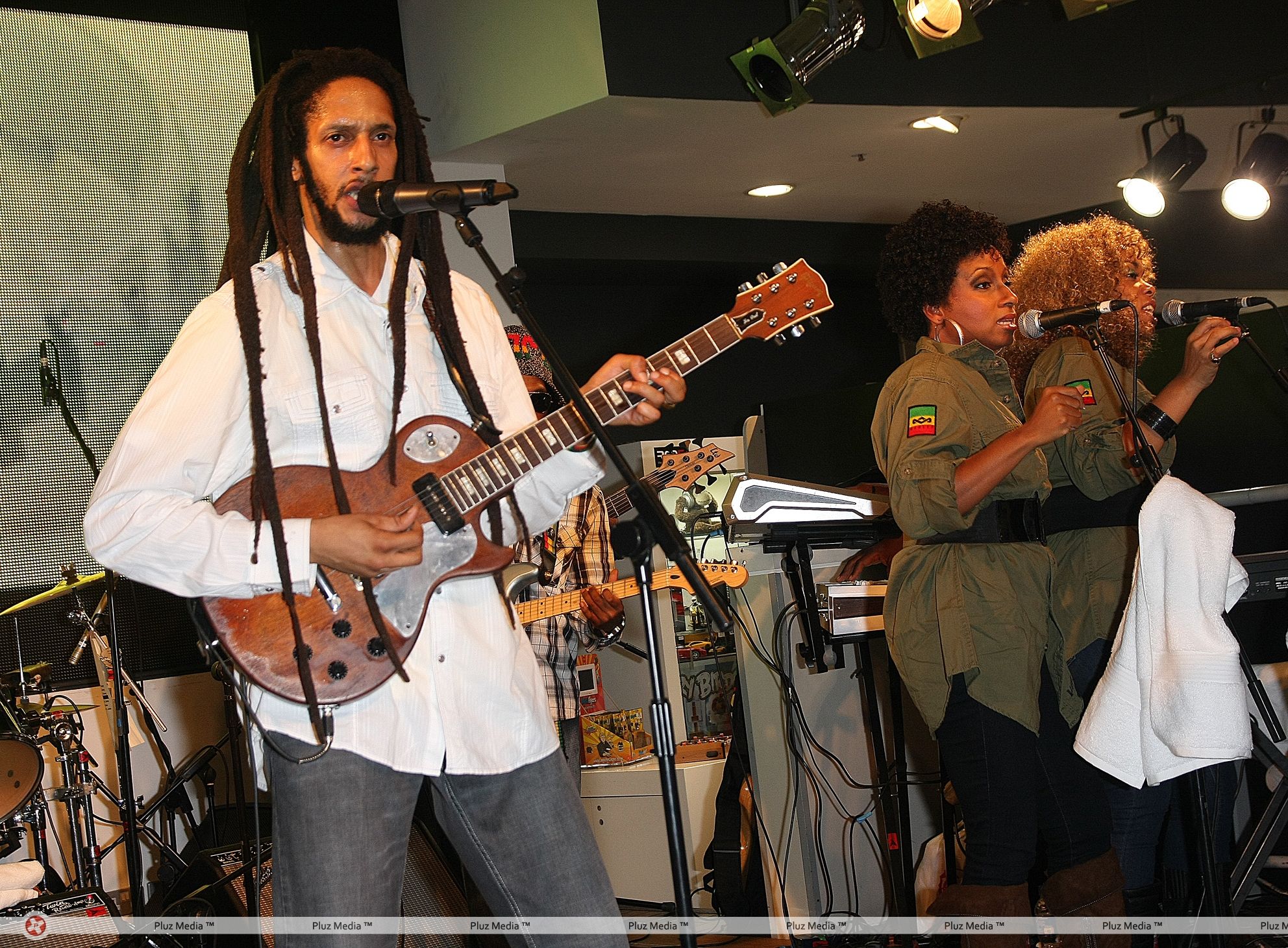 Julian Marley Performing live to promote the new range of headphones | Picture 112609